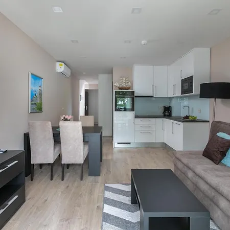 Bella Μακάρσκα