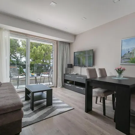 Ξενοδοχείο με διαμερίσματα Bella Μακάρσκα