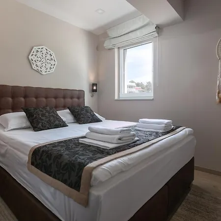 Bella マカルスカ