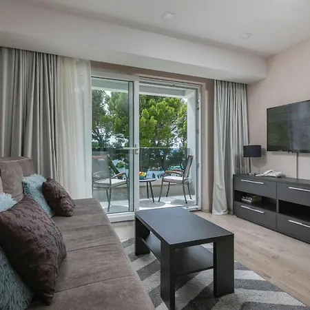 Bella 4* マカルスカ